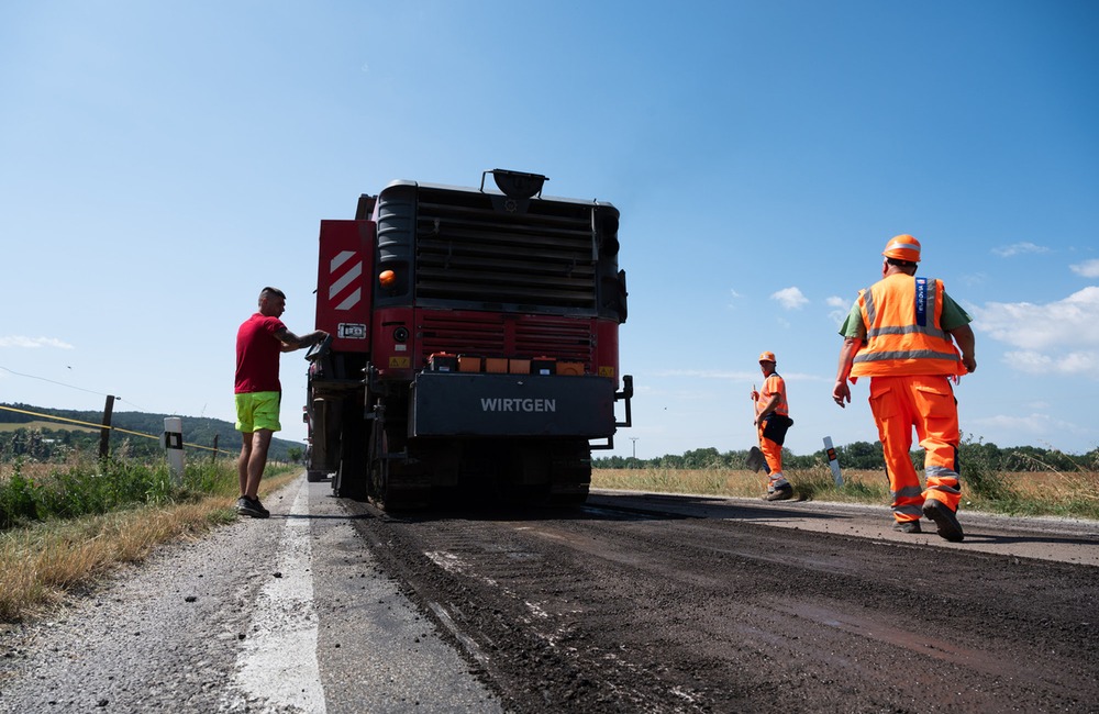FOTO: Modernizácia ciest v Trenčianskom kraji je zahájená, foto 1