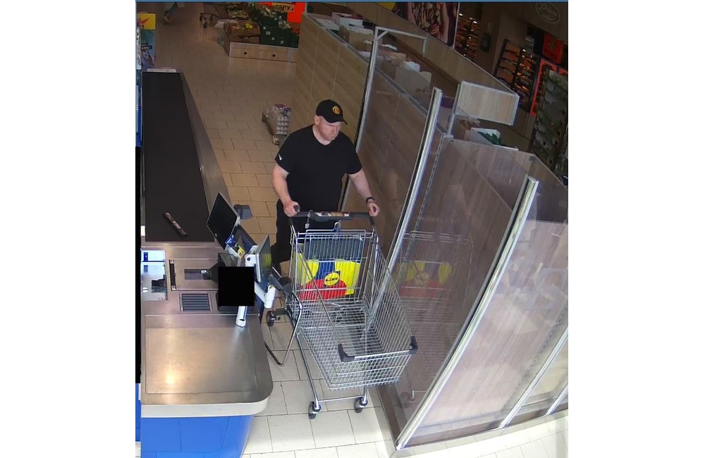 FOTO: Polícia pátra po totožnosti muža zachyteného na záberoch, foto 3