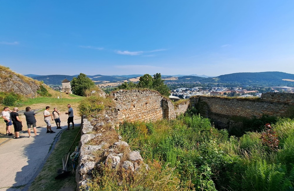 FOTO: Na Trenčianskom hrade obnovia dôležitý objekt. Najskôr ho ale preskúmajú archeológovia, foto 3