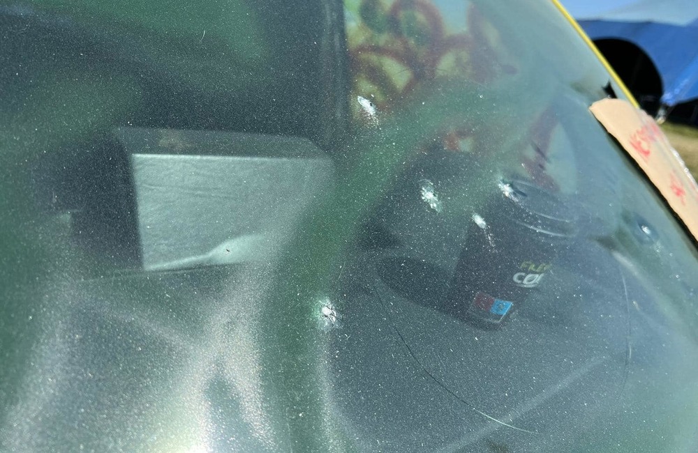 FOTO: Traja vandali zničili na festivale Pohoda dve sanitky, foto 1