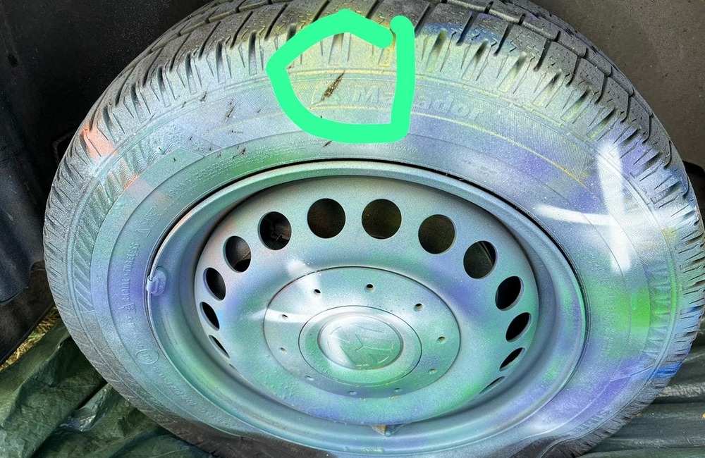 FOTO: Traja vandali zničili na festivale Pohoda dve sanitky, foto 5