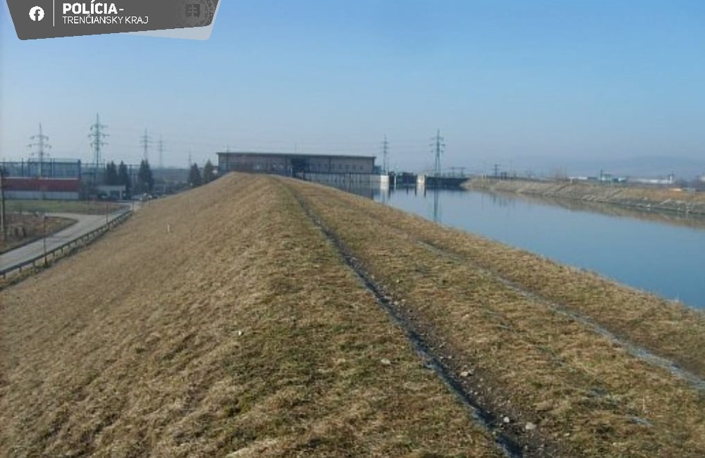 FOTO: Polícia žiada o pomoc pri stotožnení utopeného muža, foto 3