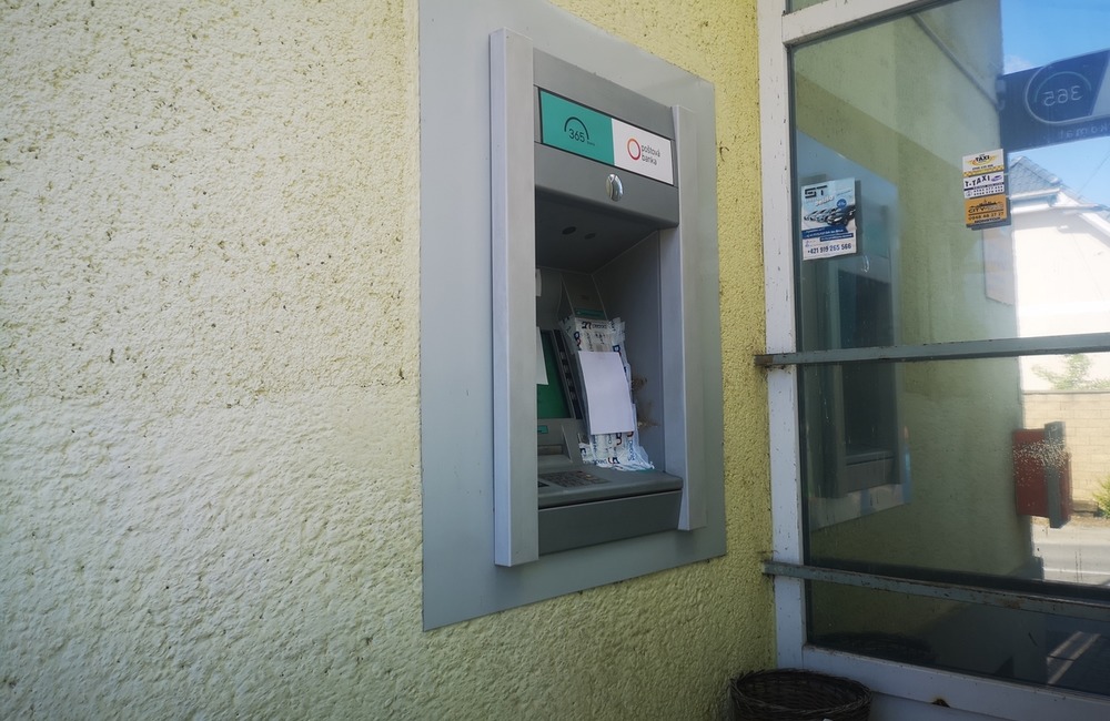 FOTO: V Trenčianskom kraji úradovali opäť bankomatoví zlodeji. Odniesli si takmer 19-tisíc eur, foto 1