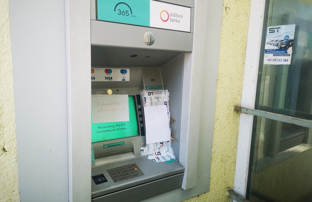 FOTO: V Trenčianskom kraji úradovali opäť bankomatoví zlodeji. Odniesli si takmer 19-tisíc eur, foto 2