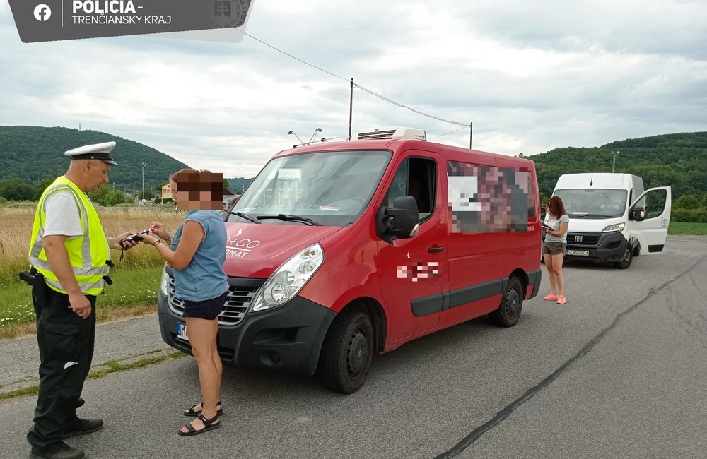 FOTO: Policajti kontrolovali vozidlá prepravujúce zvieratá a potraviny, foto 3