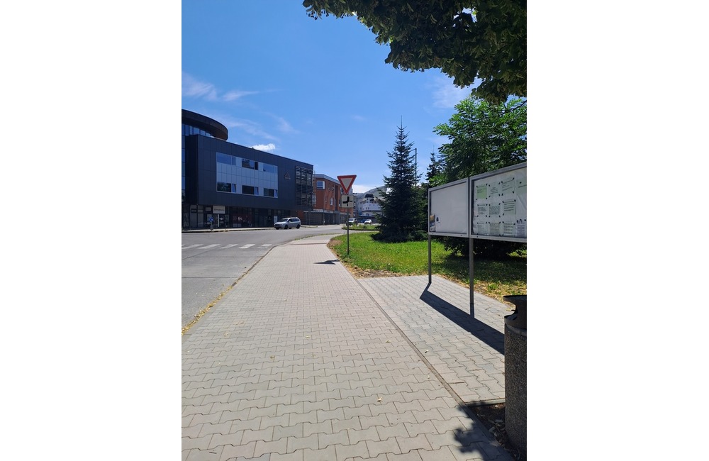 FOTO: Rekonštrukcia chodníka v Prievidzi je ukončená, foto 3