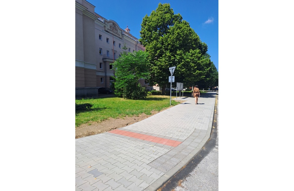 FOTO: Rekonštrukcia chodníka v Prievidzi je ukončená, foto 4