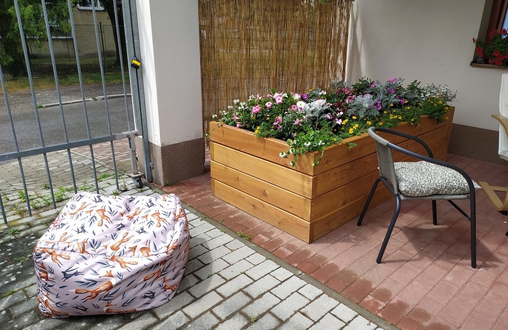 FOTO: Len si sadnúť a čítať. V pondelok otvorí v Púchove svoje brány vynovená letná čitáreň, foto 6