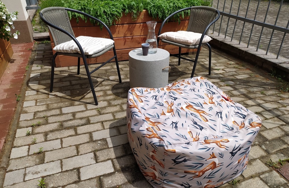 FOTO: Len si sadnúť a čítať. V pondelok otvorí v Púchove svoje brány vynovená letná čitáreň, foto 9