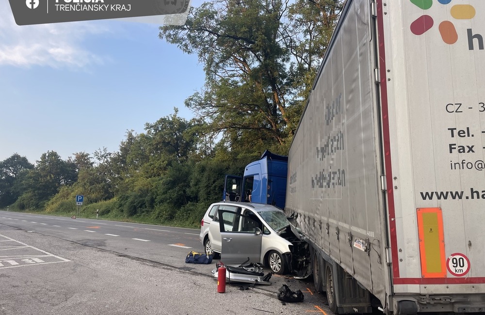 FOTO: Tragický začiatok týždňa. Smrteľná nehoda na frekventovanej ceste, foto 2