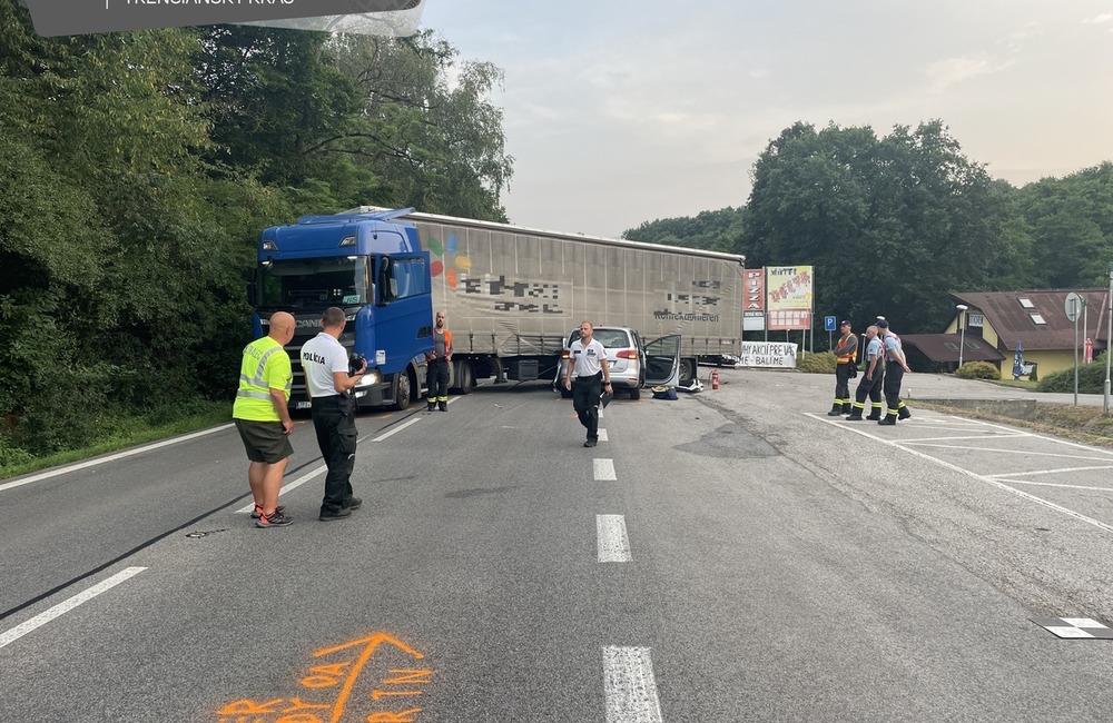 FOTO: Tragický začiatok týždňa. Smrteľná nehoda na frekventovanej ceste, foto 3