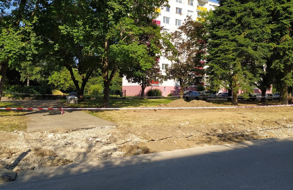 FOTO: V Púchove prebieha rekonštrukcia parkoviska, vznikne tam 29 nových miest, foto 5