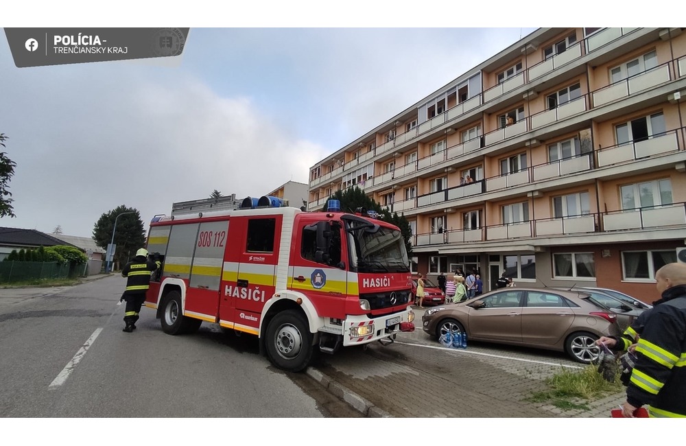 FOTO: Požiar bytovky v Dubnici nad Váhom, foto 1