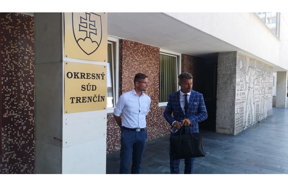 FOTO: Sudca Okresného súdu v Trenčíne poslal svata Moniky Jankovskej za mreže, foto 1