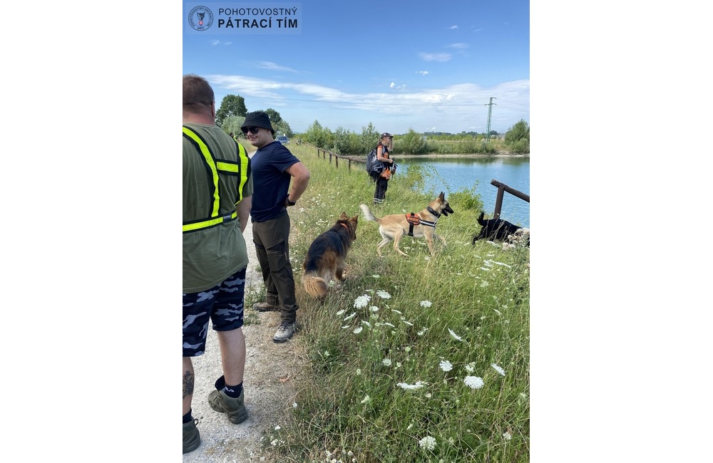FOTO: Veľká pátracia akcia v susednom kraji. Nezvestného Miroslava hľadali aj trenčianski pátrači, foto 13