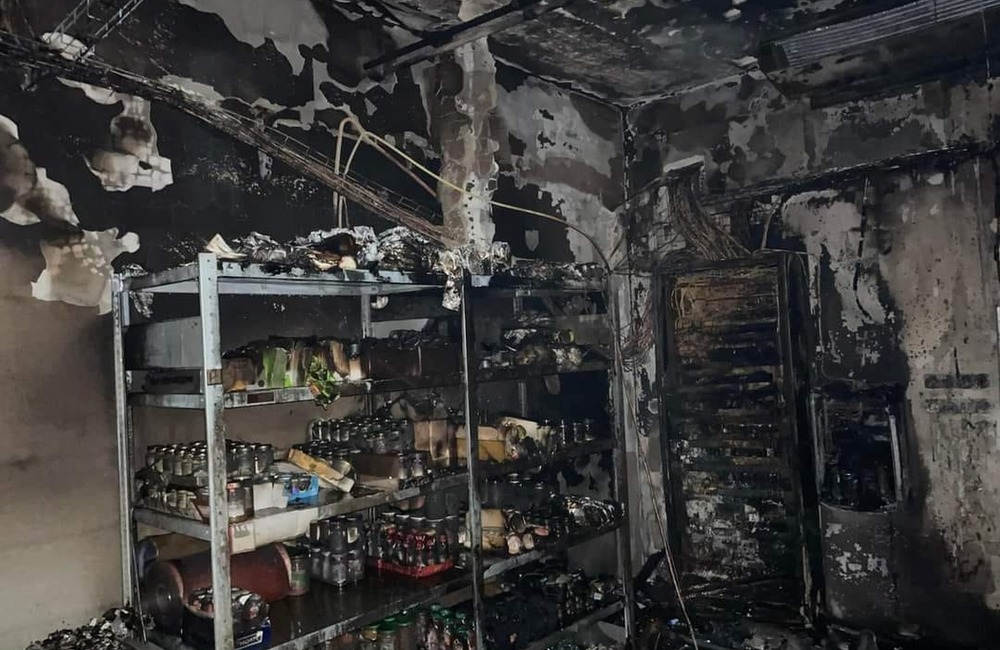 FOTO: Požiar zanechal v obchode s potravinami veľkú spúšť, foto 1