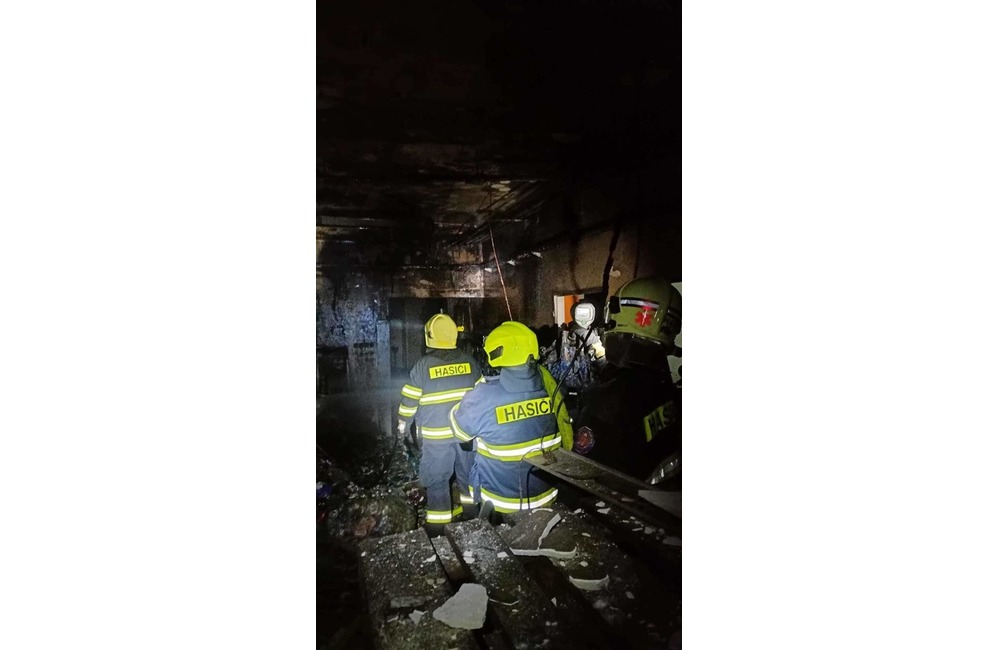 FOTO: Požiar zanechal v obchode s potravinami veľkú spúšť, foto 8