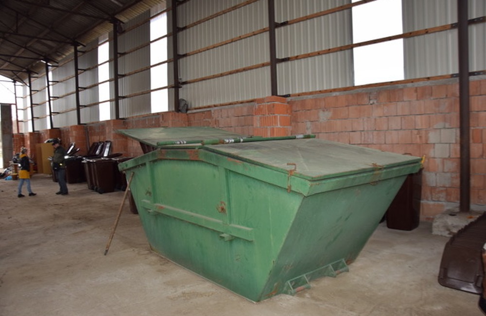 FOTO: Enviropolicajti si posvietili na odpad. Na hornú Nitru ho mali byť navezené obrovské množstvá, foto 3