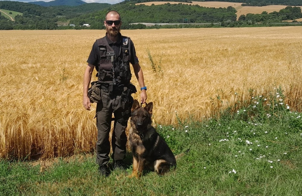 FOTO: Mack pomohol policajtom s prípadom krádeže, foto 6