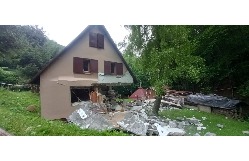 FOTO: Výbuch plynu v chate pri Prievidzi 25. júla 2023, foto 4