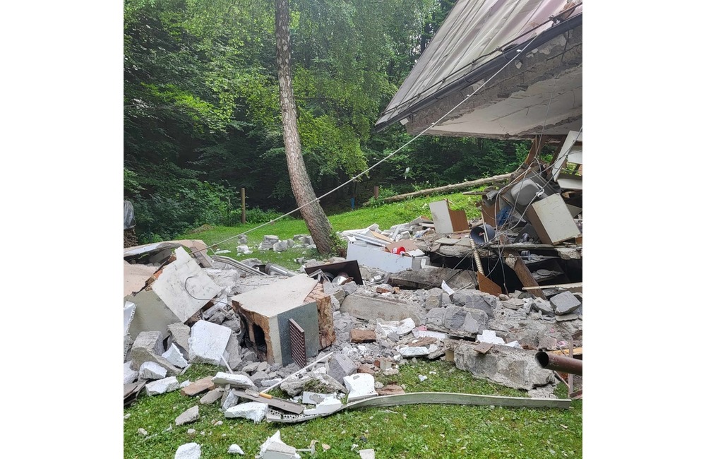 FOTO: Výbuch plynu v chate pri Prievidzi 25. júla 2023, foto 7