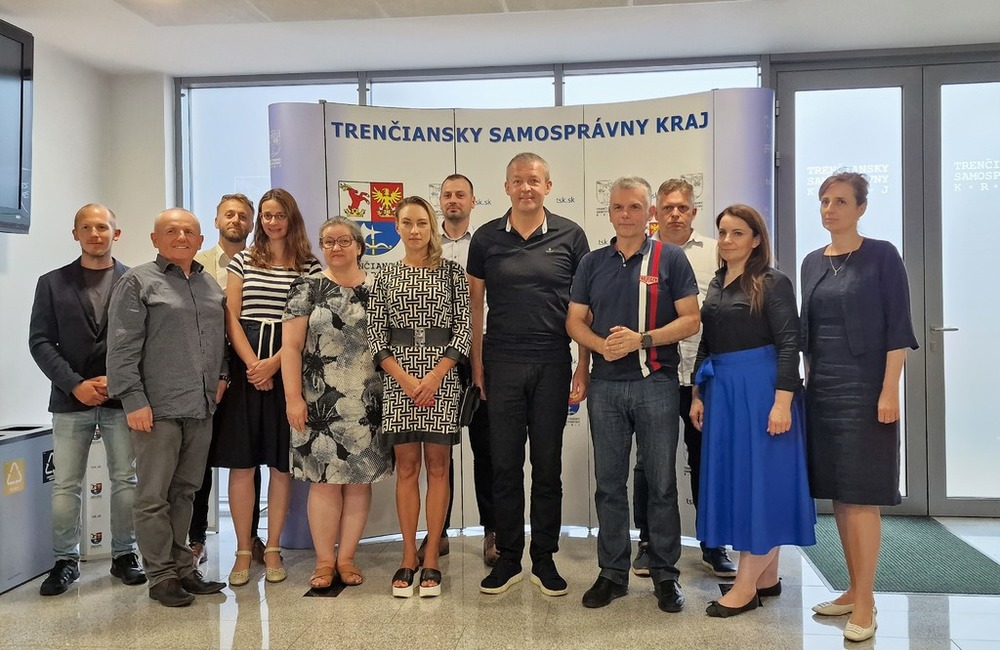 FOTO: Práce na trenčianskej „panelke“ sa predĺžia o 1 rok, foto 30