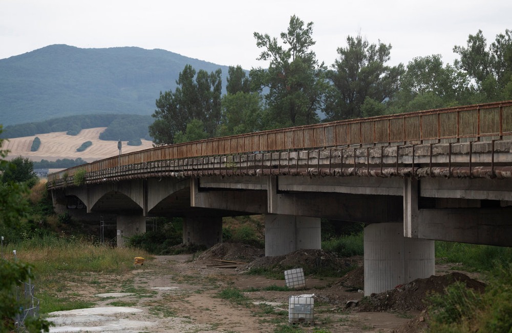 FOTO: Práce na trenčianskej „panelke“ sa predĺžia o 1 rok, foto 8