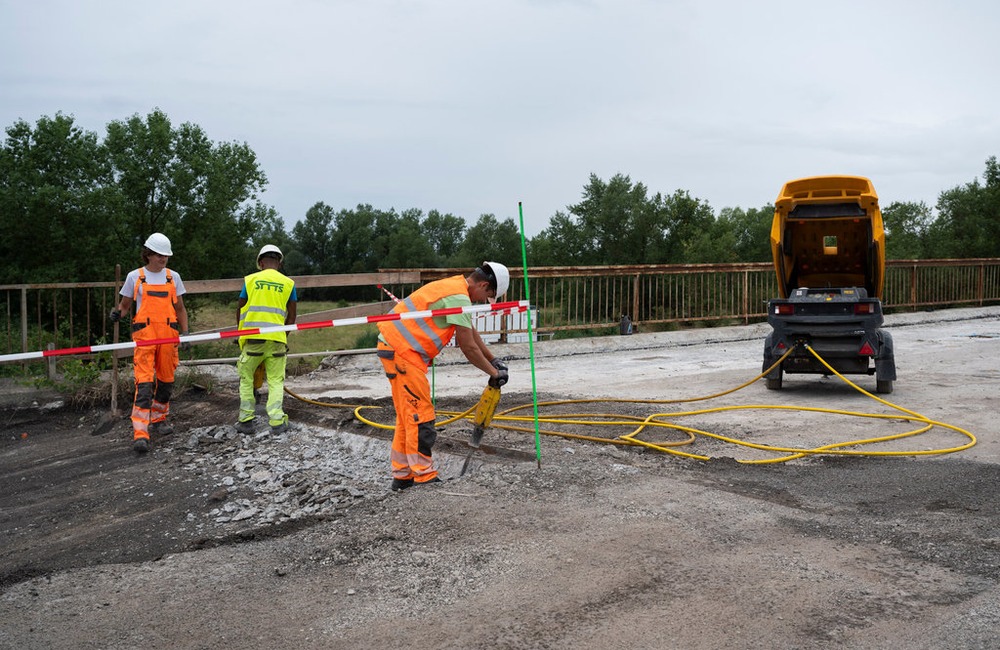 FOTO: Práce na trenčianskej „panelke“ sa predĺžia o 1 rok, foto 13