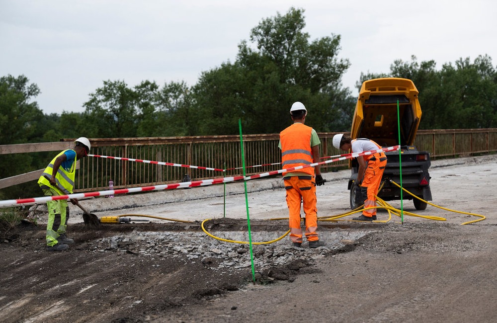 FOTO: Práce na trenčianskej „panelke“ sa predĺžia o 1 rok, foto 11