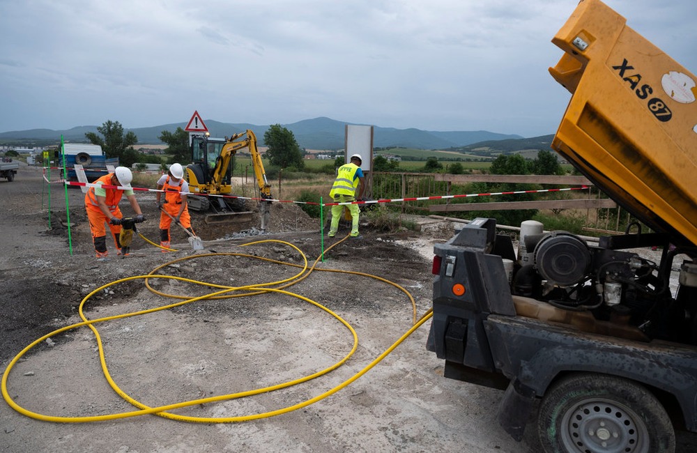 FOTO: Práce na trenčianskej „panelke“ sa predĺžia o 1 rok, foto 15