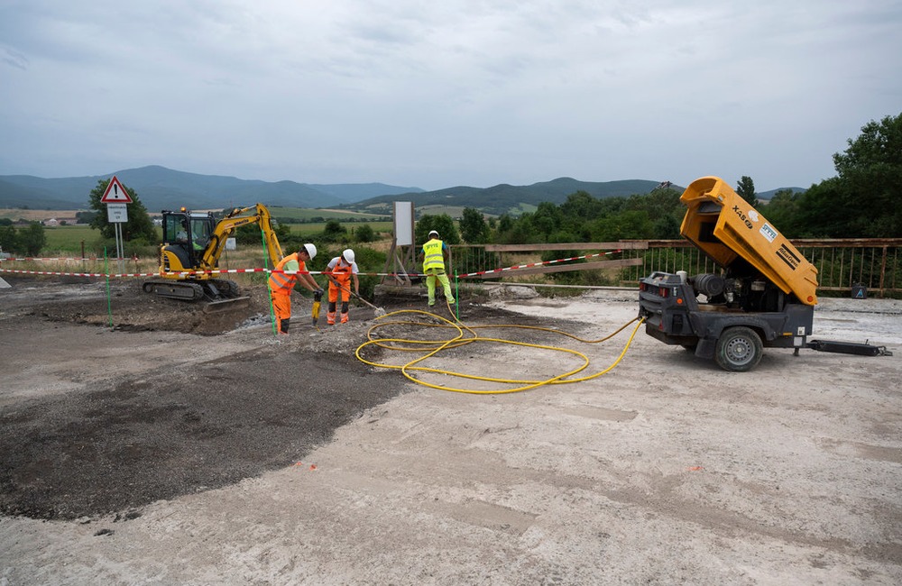 FOTO: Práce na trenčianskej „panelke“ sa predĺžia o 1 rok, foto 17