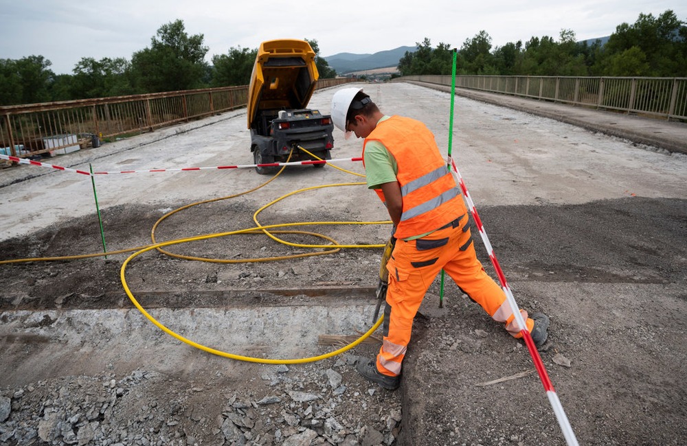 FOTO: Práce na trenčianskej „panelke“ sa predĺžia o 1 rok, foto 18