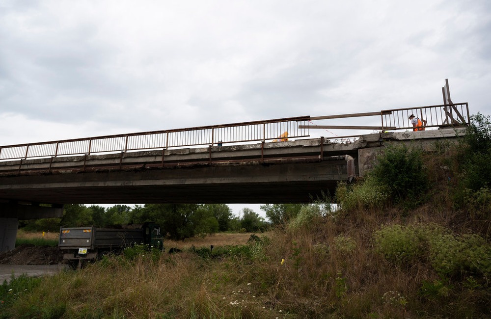 FOTO: Práce na trenčianskej „panelke“ sa predĺžia o 1 rok, foto 21