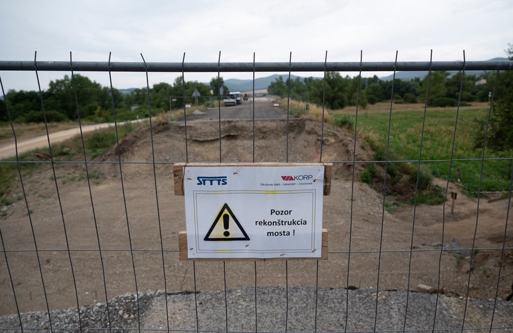 FOTO: Práce na trenčianskej „panelke“ sa predĺžia o 1 rok, foto 26