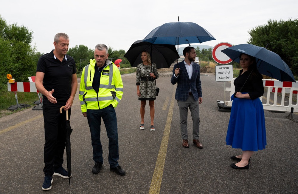FOTO: Práce na trenčianskej „panelke“ sa predĺžia o 1 rok, foto 29