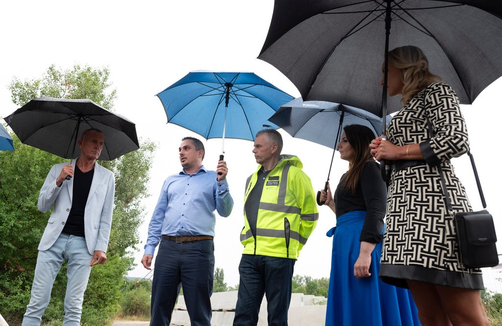FOTO: Práce na trenčianskej „panelke“ sa predĺžia o 1 rok, foto 34