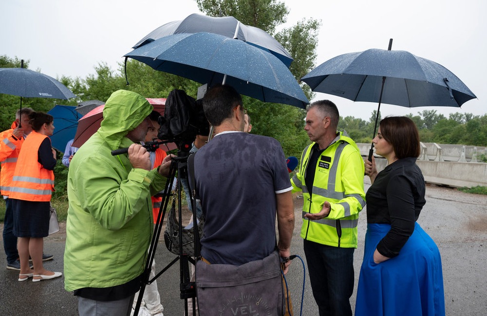 FOTO: Práce na trenčianskej „panelke“ sa predĺžia o 1 rok, foto 37