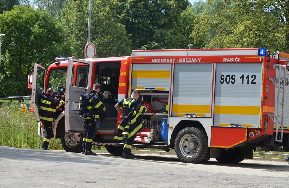 FOTO: Desiatky hasičov predviedlo likvidáciu požiaru na treťom poschodí nemocnice, foto 1
