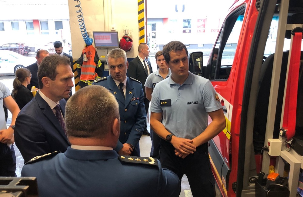 FOTO: Ľudovít Odór s potápačmi a zdravotníkmi v Trenčíne, foto 3