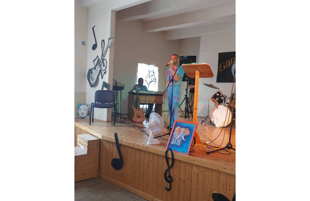 FOTO: Umenie spoza múrov väzenia. Na pódiu to roztočila aj kapela s originálnym názvom, foto 2