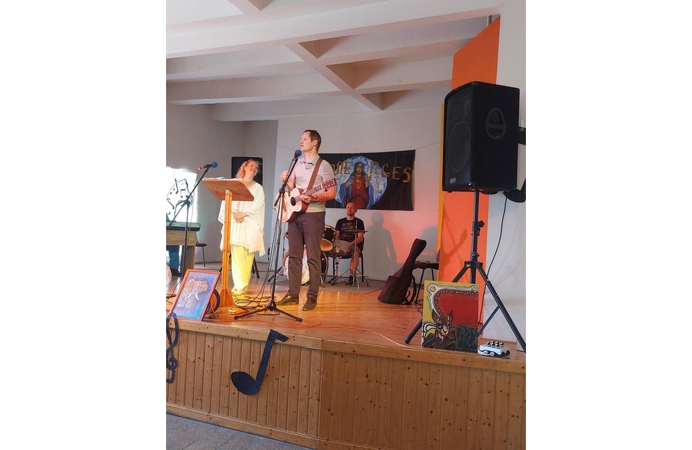 FOTO: Umenie spoza múrov väzenia. Na pódiu to roztočila aj kapela s originálnym názvom, foto 4