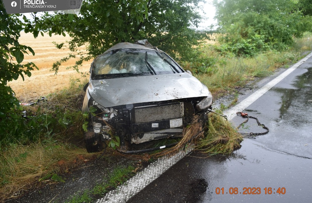 FOTO: Nehoda pri Novom Meste nad Váhom, foto 1