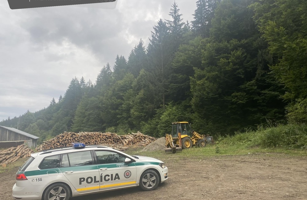 FOTO: Policajná akcia zameraná na kontrolu rybárov a ťažbu dreva, foto 5