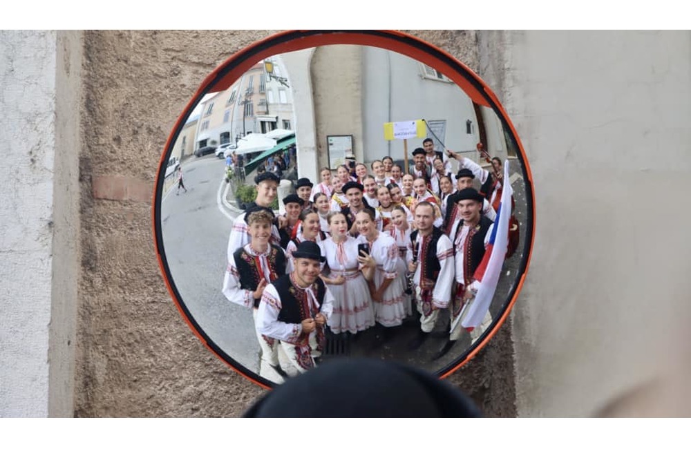 FOTO: Folklórny súbor z Dubnice nad Váhom zažiaril v Taliansku. Roztancovali celé mesto, foto 2