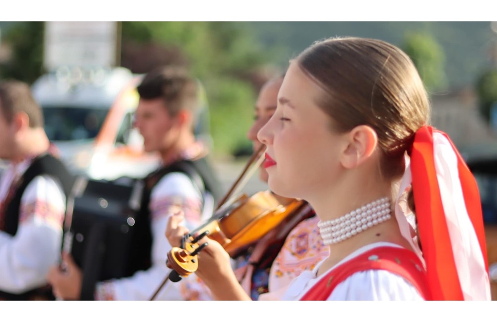FOTO: Folklórny súbor z Dubnice nad Váhom zažiaril v Taliansku. Roztancovali celé mesto, foto 4