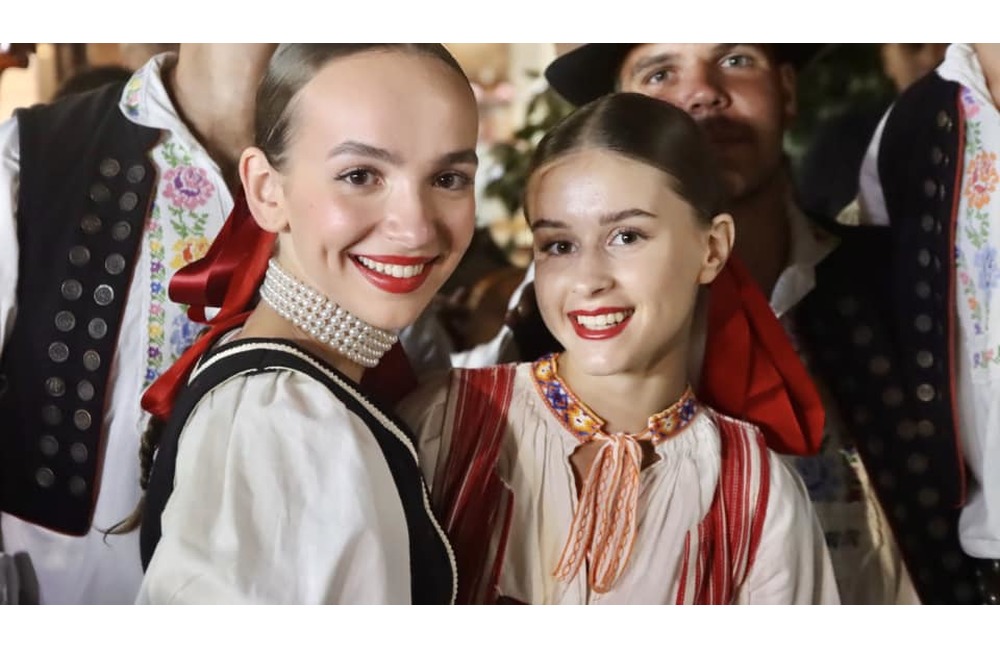 FOTO: Folklórny súbor z Dubnice nad Váhom zažiaril v Taliansku. Roztancovali celé mesto, foto 6