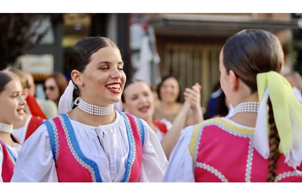 FOTO: Folklórny súbor z Dubnice nad Váhom zažiaril v Taliansku. Roztancovali celé mesto, foto 7