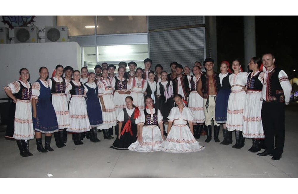 FOTO: Folklórny súbor z Dubnice nad Váhom zažiaril v Taliansku. Roztancovali celé mesto, foto 10