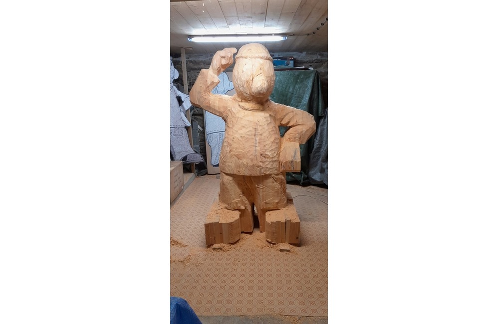 FOTO: Dvojmetrové postavičky strážia ihrisko pod diaľnicou. Takto vyzeral príchod Pata a Mata na svet, foto 8