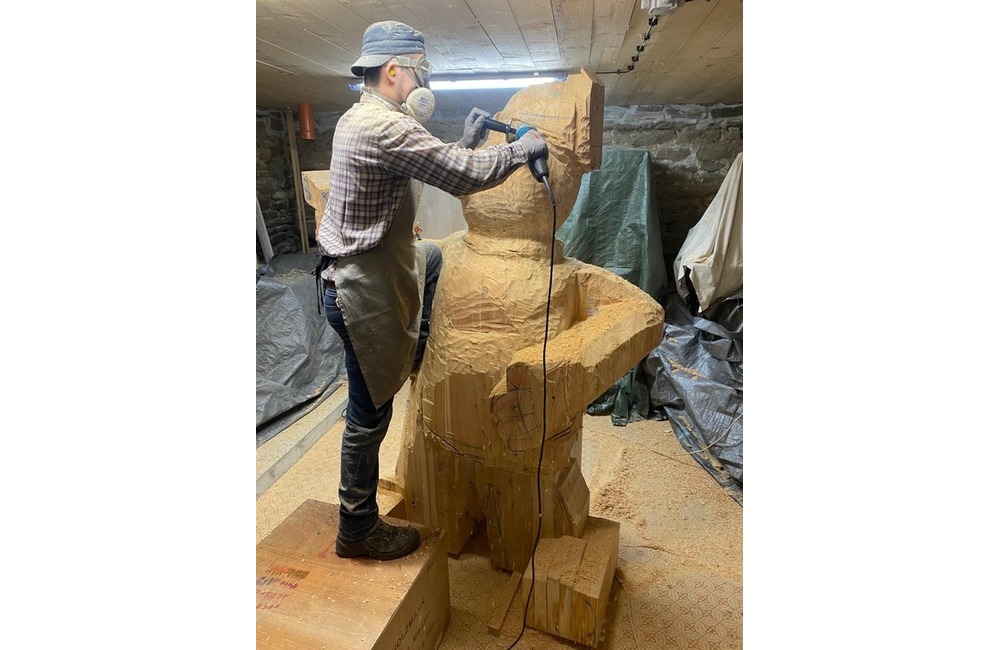 FOTO: Dvojmetrové postavičky strážia ihrisko pod diaľnicou. Takto vyzeral príchod Pata a Mata na svet, foto 9